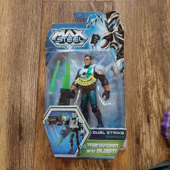 Max Steel Dual Strike Ferrus Action Figure NIB 2013 Light Up Blaster Mattel - Picture 1 of 7